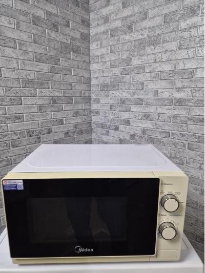 Микроволновая печь Midea MM 720 C4E W